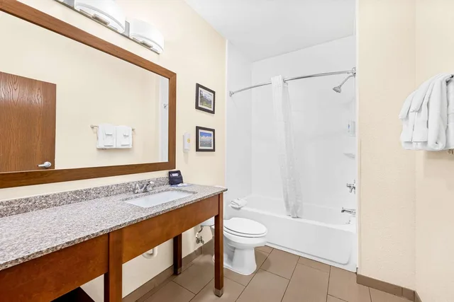 جناح بسريرين كوين، Comfort Inn Suites Pueblo 1/1