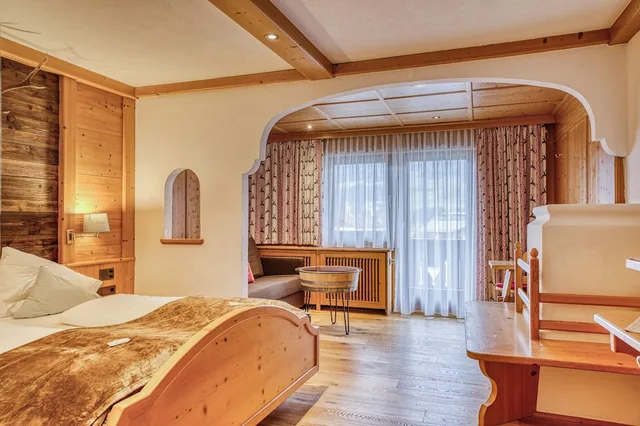 غرفة عائلية بسرير كوين مع أريكة، Alpenhotel Stolz 2/10