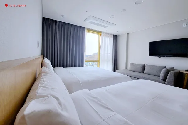 غرفة عائلية بسريرين منفصلين بإطلالة على البحر، Hotel Kenny Yeosu 2/3