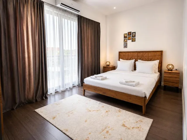 Suite, King Bed, Side Mira Palace 2/8