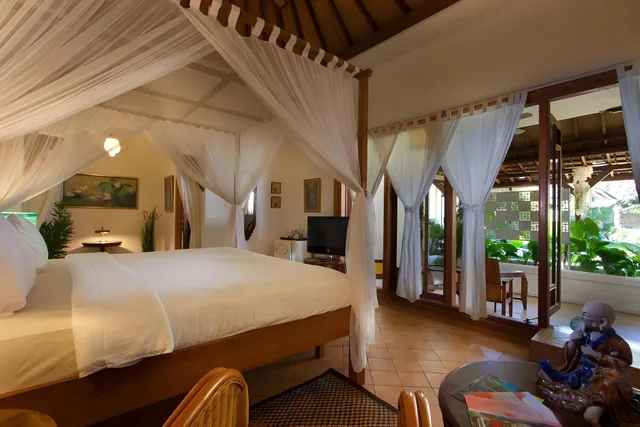 بنغل بسرير كوين، Hotel Puri Tempo Doeloe 1/2