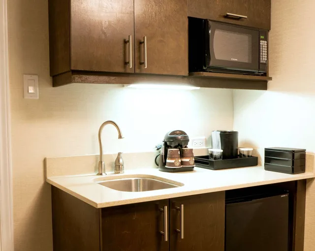 جناح بسرير كينج بغرفتين، Embassy Suites - Corpus Christi 1/1