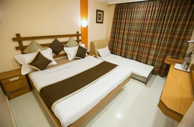 غرفة ديلوكس ثلاثية بسرير كوين مع أريكة، HOTEL MANECK 2/2