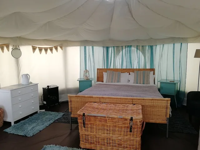 tent, shared bathroom, The Little Hide - Grown Up Glamping 6/10