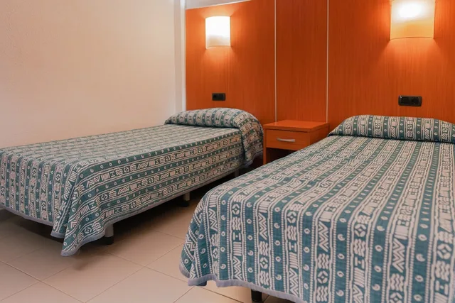 غرفة اقتصادية عائلية بسريرين منفصلين مع أريكة، Port Fiesta Park Hotel 4/7