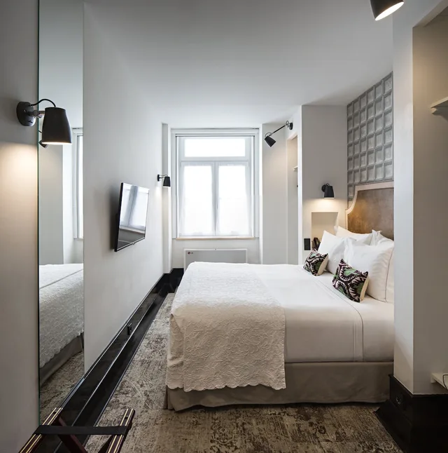 Mini, Deluxe, King Bed, Square View، Almalusa Baixa Chiado 9/9