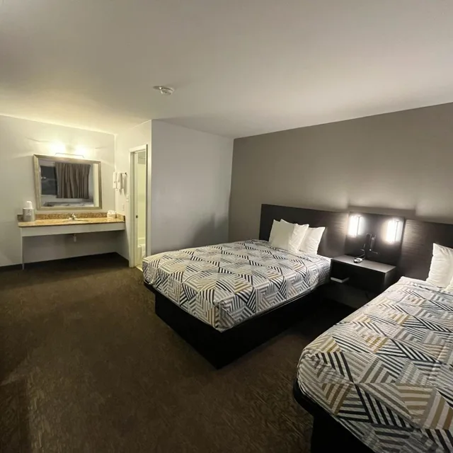 1 King Bed - Mob Acc RI Shwr Nsmk Micfridg، Motel6 Junction, TX - Llano River 5/10