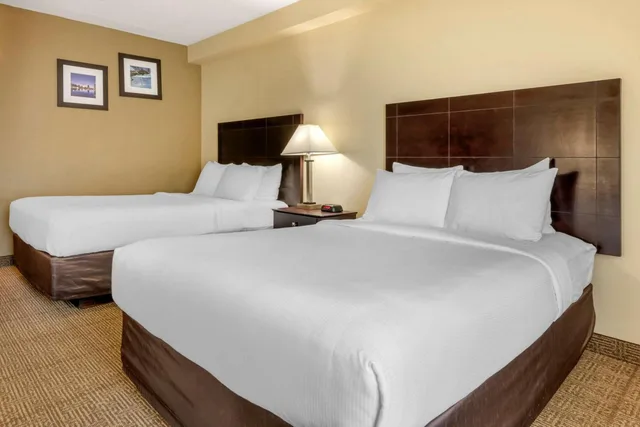 غرفة بسريرين كوين مع أريكة، I-Drive Hotel at Universal 2/7