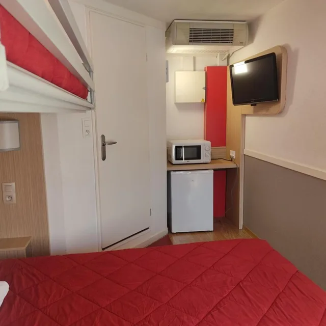 Plus, Comfort, 1 Double and 1 Single Bed، Premiere Classe Dijon Nord Zenith 5/10