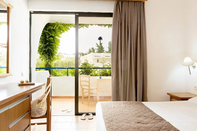غرفة سوبيريور عائلية بسرير مزدوج وسريرين منفصلين، Cyprotel Faliraki Hotel 7/10