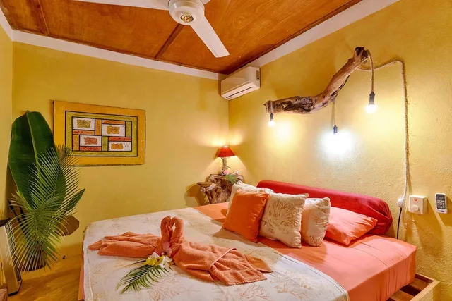 فيلا عائلية بسرير كينج وسرير فردي وسريرين كوين بـ3 غرف نوم مع أريكة، Chalet Tropical Village B&amp;B 3/10