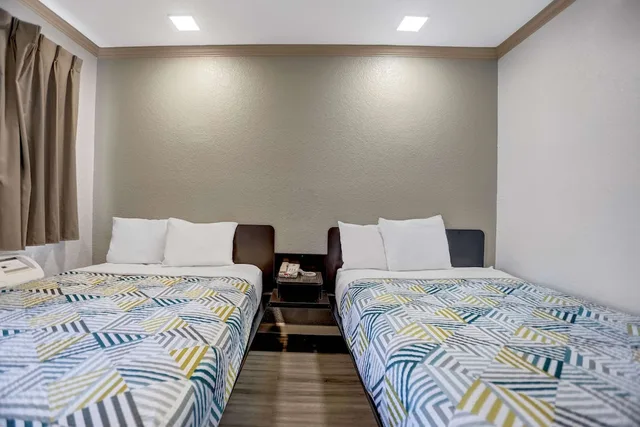 غرفة قياسية بسريرين مزدوجين، Rodeway Inn Red Bluff I-5 3/4