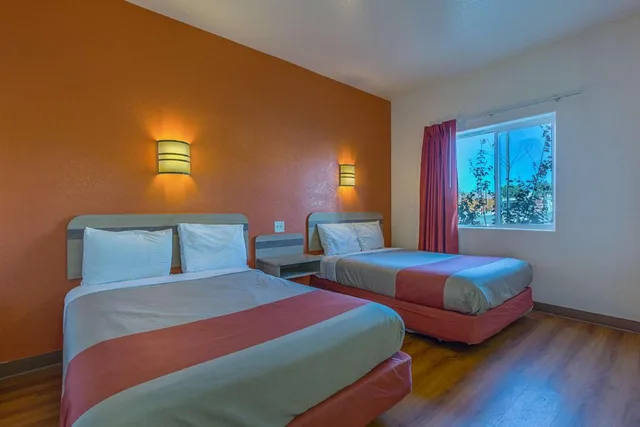 2 Full Beds - Non-Smoking، Motel6 Beatty, NV - Death Valley 4/10