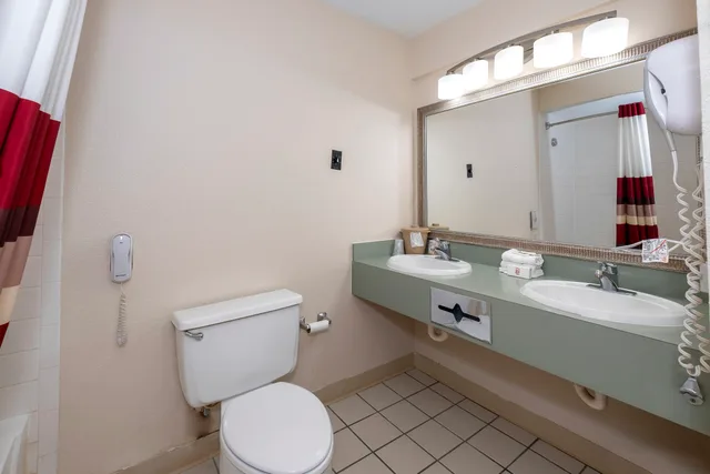 غرفة ديلوكس بسريرين كوين، Red Roof Inn Suites Hazleton 4/4