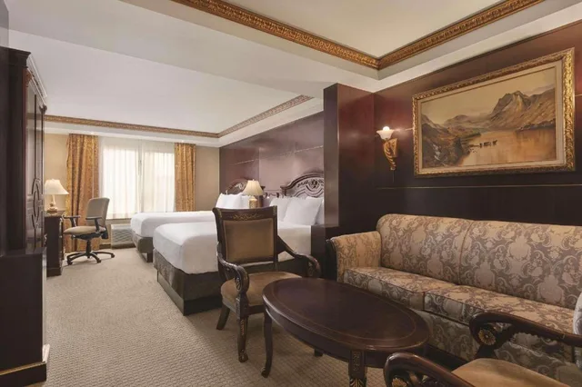 Upgrade, 2 Double Beds، Radisson Hotel Toronto Airport West 2/2