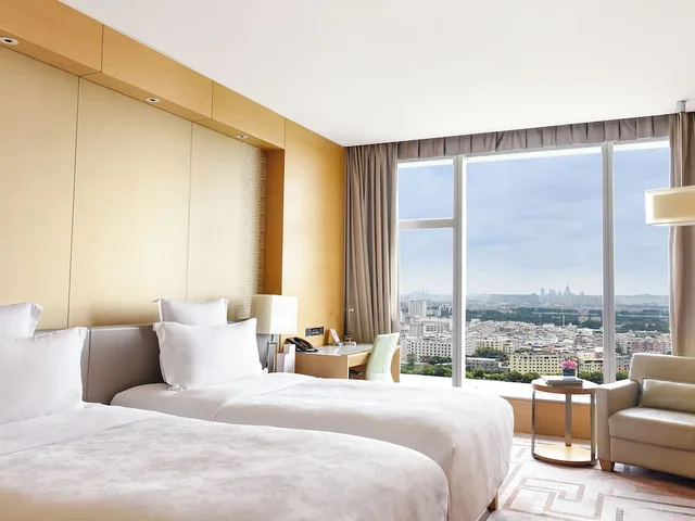 Club, Executive, Twin Beds, Langham Place Hotel Guangzhou 3/10