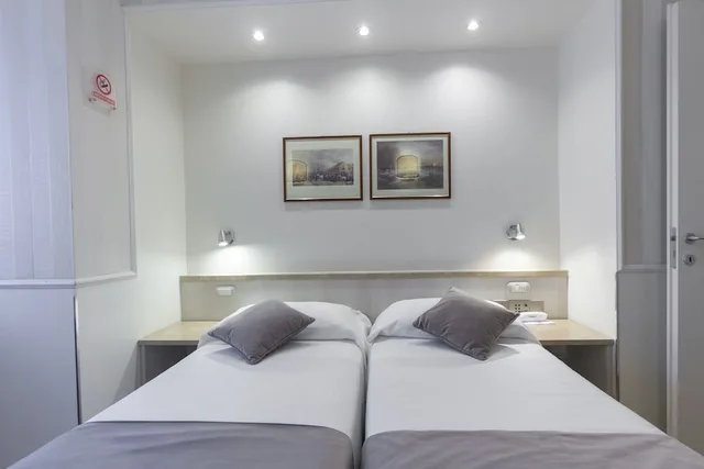 غرفة قياسية بسرير مزدوج أو سريرين منفصلين، Flora Hotel Milan 2/10