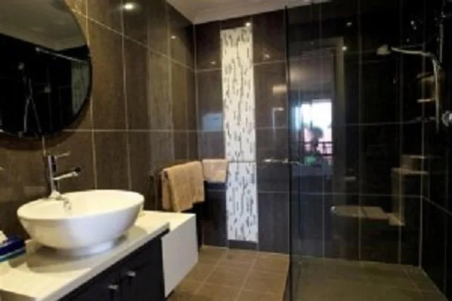 2 Bedrooms, Semi Room, Unit، Cattlemans Country Motor Inn & Serviced Apartments 5/6