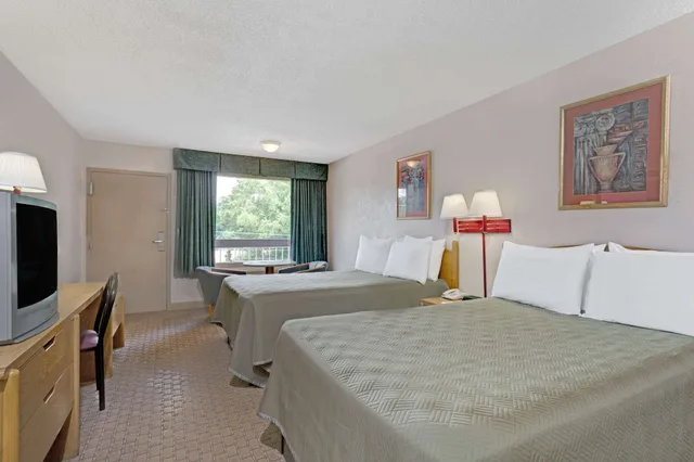 Room, 2 Double Beds, Smoking, Travelodge By Wyndham Williamsburg Colonial Area 1/5