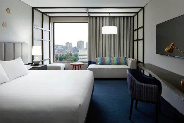 Suite, King Bed, Fireworks View، DoubleTree by Hilton Montreal 1/2