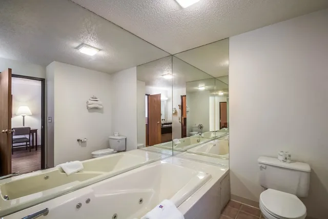 جناح بسريرين مزدوجين، Motel6 Saukville, WI 7/7