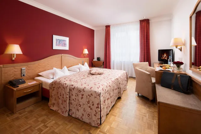 غرفة كومفورت بسرير كوين، Baseler Hof Hotel 3/3