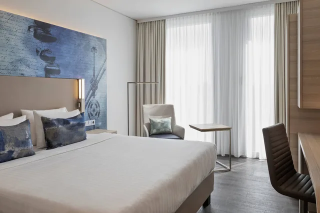 Deluxe, King Bed, Courtyard Munich Garching 1/3