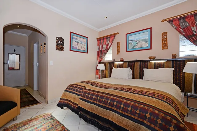 5 Murphy Beds, Suite, King Bed، Cherry Tree Cottage Linden Bed And Breakfast 2/4