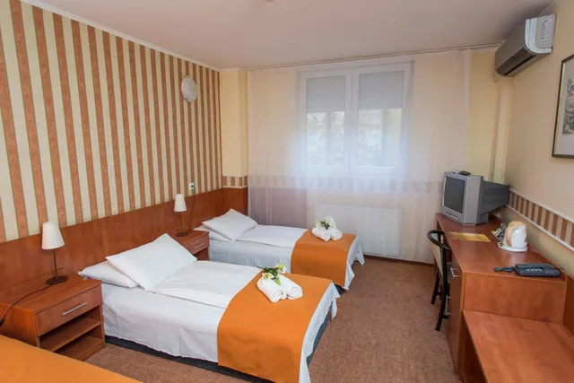 غرفة بسريرين منفصلين، Atlantic Hotel 1/7