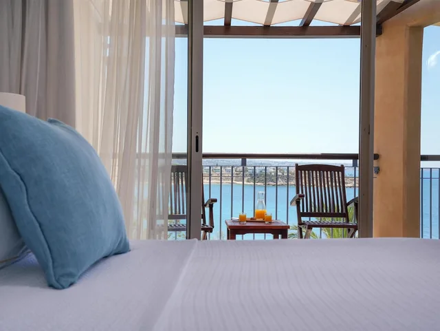 جناح بسرير مزدوج وسريرين منفصلين بإطلالة على البحر بغرفة نوم واحدة، Thalassa Boutique Hotel and Spa - Adults Only 3/4