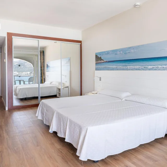 غرفة عائلية بسرير فردي بإطلالة على البحر، Hotel Seramar Comodoro Playa 3/10