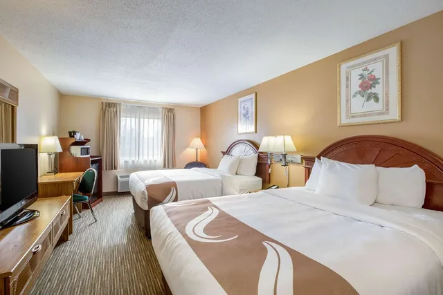 Room, 2 Double Beds, Quality Inn Storm Lake 1/4