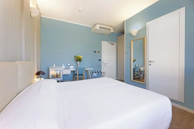 غرفة كلاسيكية بسريرين منفصلين، Hotel Riva Del Sole 2/4