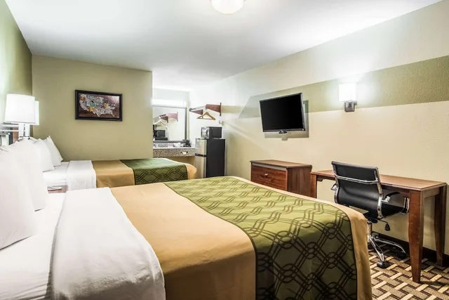 غرفة قياسية بسريرين كوين يُسمح فيها بالحيوانات الأليفة للمدخنين، Econo Lodge Jasper AL 4/8