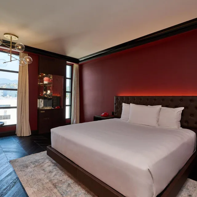 Hollywood, Superior, King Bed, Hill View، Whisky Hotel 1/3