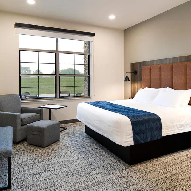 جناح سوبيريور بسرير كينج، Clubhouse Hotel Suites Sioux Falls 1/2