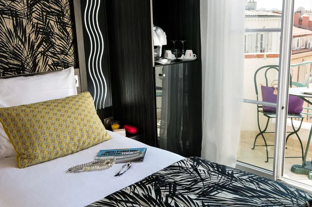 Deluxe, Twin Beds, Balcony, Bathtub, Hotel Le Mondial, BW Premier Collection 4/10