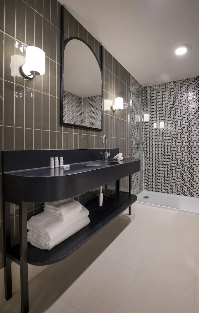 غرفة ديلوكس بسرير كينج، DoubleTree by Hilton Brussels City, Belgium 3/3