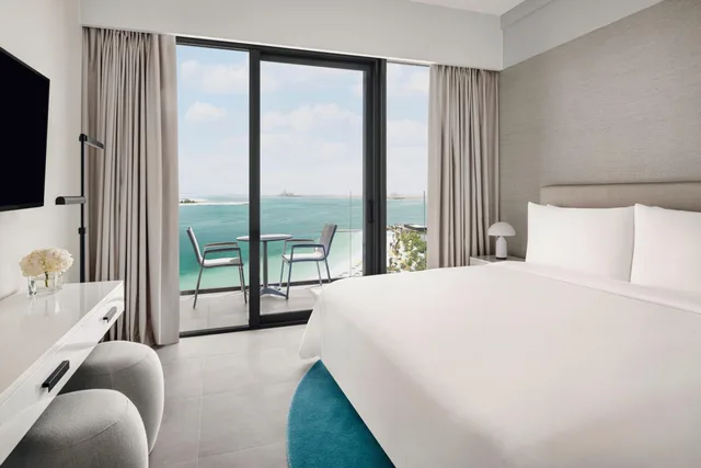 Beach, Premium, King Bed, with Pool، Movenpick Resort Al Marjan Island 2/15