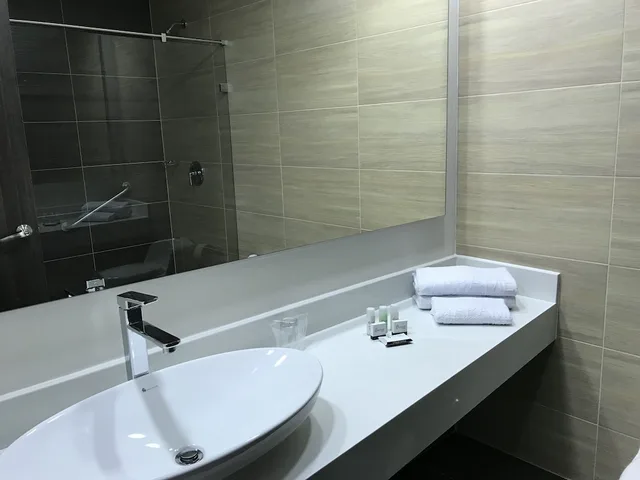 غرفة قياسية ثلاثية بسريرين منفصلين بإطلالة على المدينة، Arame Hotel 5/9