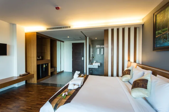 Deluxe, Executive, Suite, Double Bed, Pool Access، Chalong Chalet Resort And Longstay 2/3