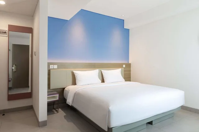 Smart, Hollywood, with View، Amaris Slipi Jakarta 1/2
