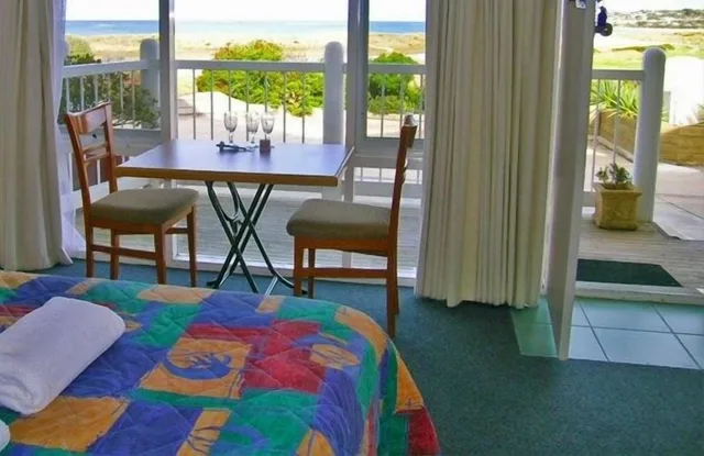 Upper, Twin Beds, Ocean View, Balcony, A Great Ocean View Motel 1/2