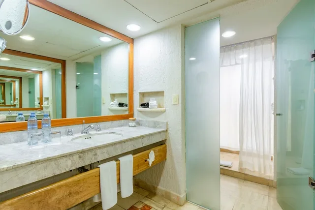 غرفة قياسية بسريرين مزدوجين بإطلالة على الحديقة بشرفة، OMNI PUERTO AVENTURAS BEACH RESORT 4/4