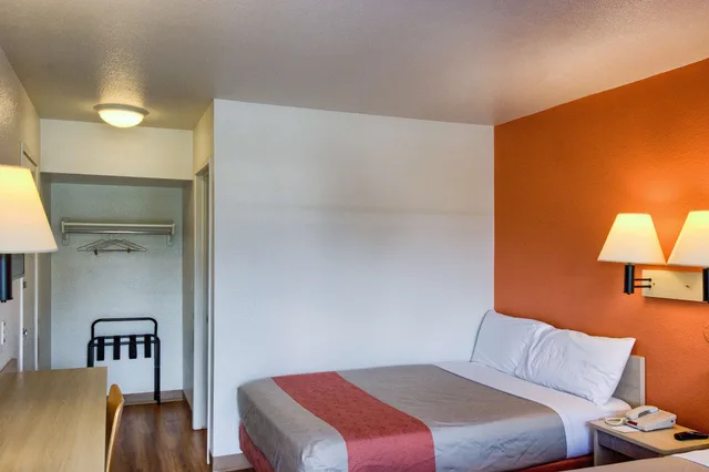 غرفة ديلوكس بسرير كوين، Motel6 Everett, WA - North 4/8