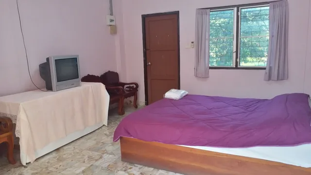غرفة قياسية بسرير كوين، 99 Inn Hotel 1/2