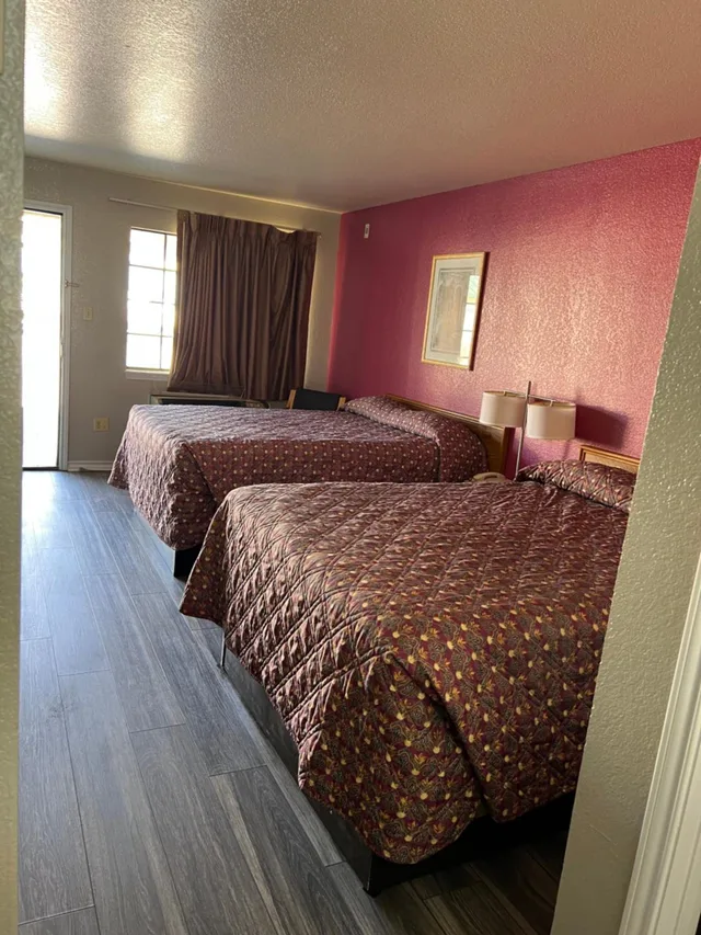 غرفة بسرير كوين، Country Inn Motel 3/10
