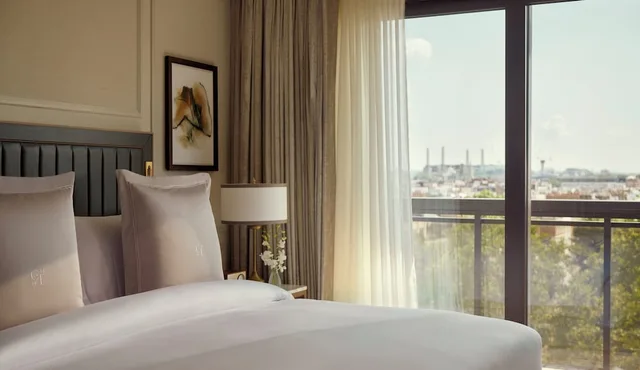 Junior Suite, King Bed, Jumeirah Carlton Tower London 2/4