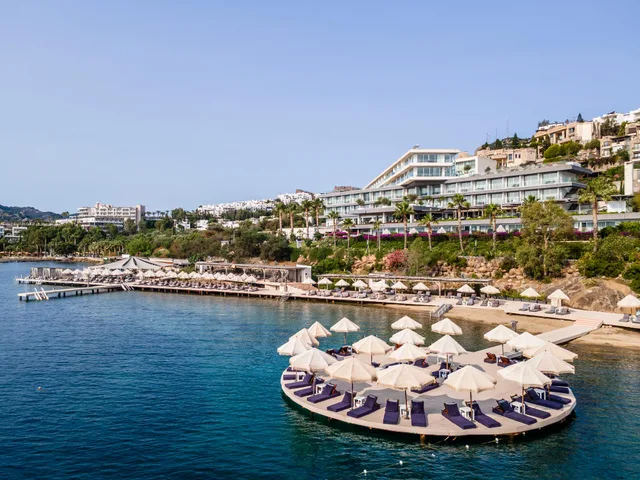 غرفة ديلوكس بسرير مزدوج أو سريرين منفصلين، Cape Bodrum Luxury Hotel Beach 2/2