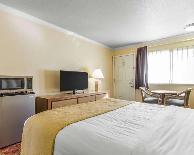 Upgrade, Queen Bed، Quality Inn Ukiah, CA 3/4